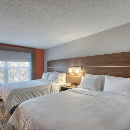 Holiday Inn Express Hotel & Suites Oshkosh - State Route 41 By Ihg Exterior foto